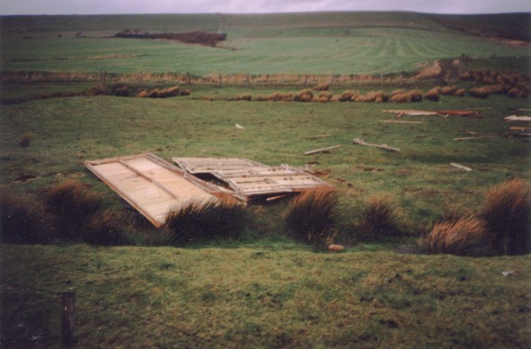 Hut Remains 1987-1987090310